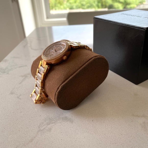 Michael Kors Watch - Picture 2 of 8